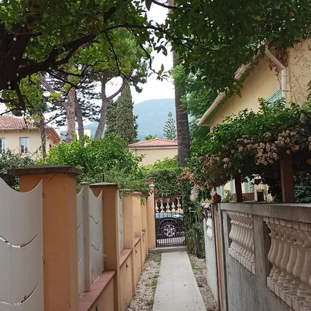 T2 Center Apartman Menton